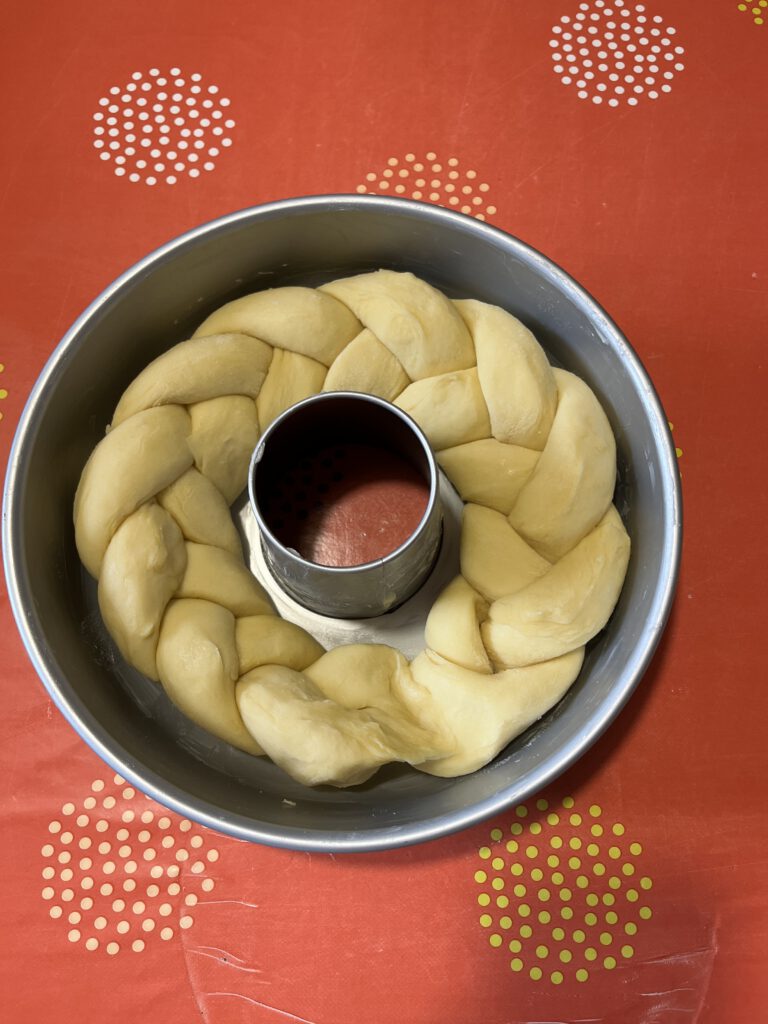 pate à brioche tressée avant deuxième levée