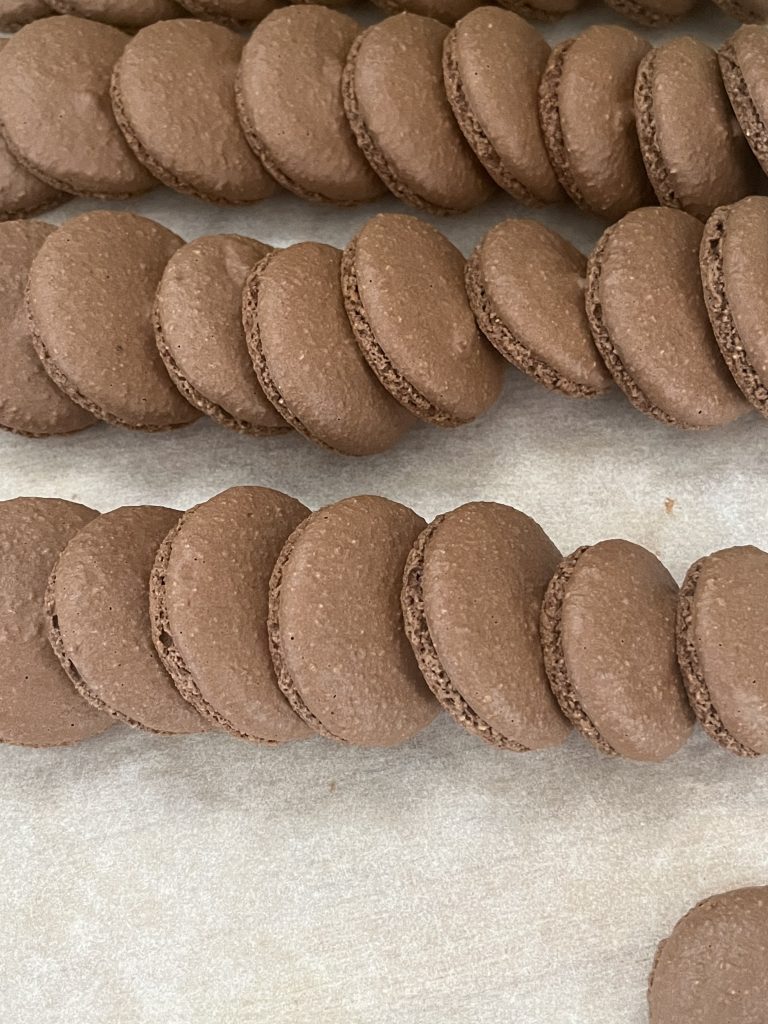 coques de macarons chocolat maison non assemblés