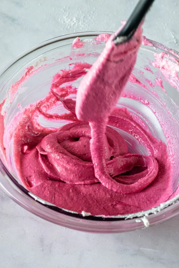 ruban de macaron framboise rose dans un saladier en verre