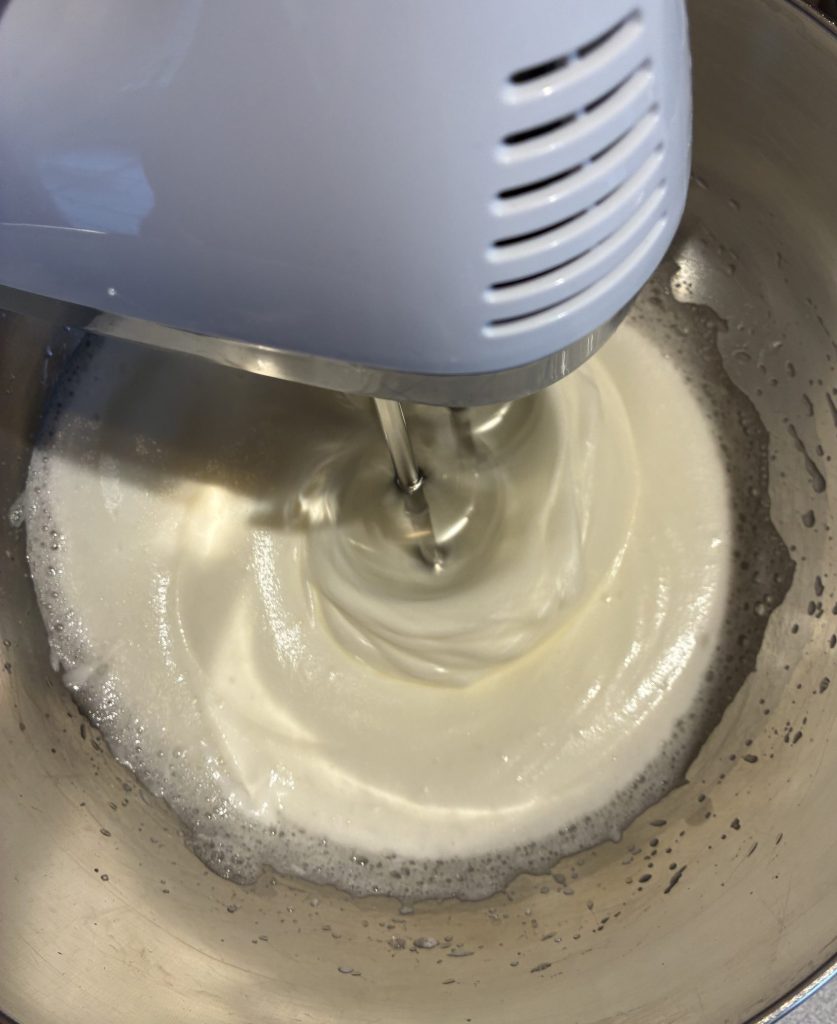 blancs qui montent en neige étape 2 - consistance de mousse à raser