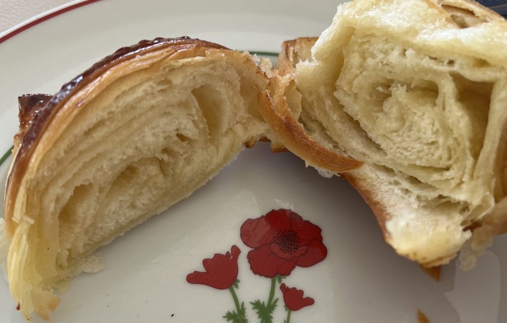 croissant raté brioché coupé au milieu