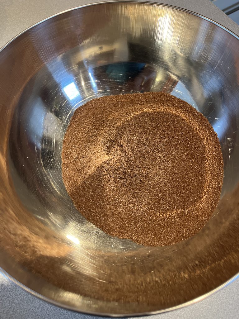 mélange poudre d'amandes, sucre glace et cacao tamisé